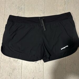 Woman’s Patagonia pro strider shorts medium
